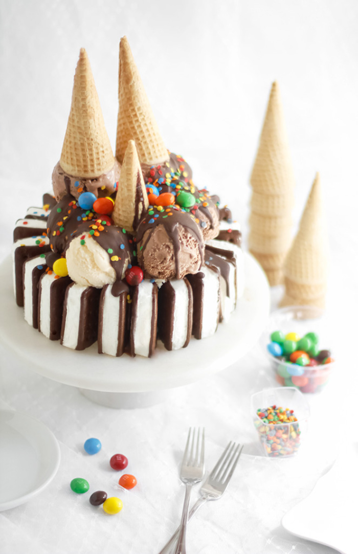 les gâteaux anniversaire les plus insolites, gâteaux aux cornets de glace et aux sandwiches à la crème glacée