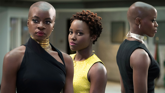  Marvel Studios 'BLACK PANTHER L à R: Okoye (Danai Gurira), Nakia (Lupita Nyong'o) et Ayo (Florence Kasumba ) Crédit: Matt Kennedy / © Marvel Studios 2018 