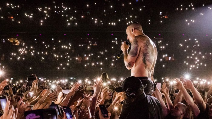  Chester Bennington Linkin Park "itemprop =" contentUrl "/>
</figure>
</article>
<article class=