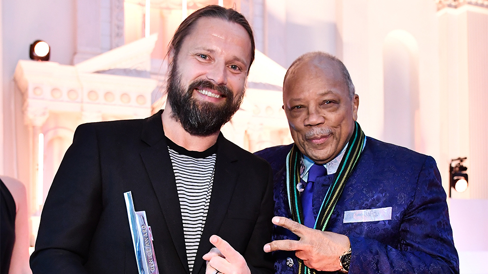  Max Martin et Quincy JonesSpotify Secret Genius Awards, Inside, Los Angeles, États-Unis d'Amérique - 01 nov. 2017 "width =" 1000 "height =" 563 "/> </p>
<p> Selon Tiffany Kumar, Responsable des relations avec les auteurs-compositeurs chez Spotify, le nouveau spectacle annuel est "une nuit de fête où nous pouvons être avec les auteurs-compositeurs et les gagnants sont décidés par les auteurs, les producteurs et les éditeurs eux-mêmes. ce sont les pairs qui décident. "</p>
<p> En conséquence, de nombreux noms familiers seulement aux éditeurs de musique, d'autres auteurs-compositeurs qui travaillent dans les coulisses des studios de Los Angeles ou de Nashville, et les types de fans qui étudient les crédits songwriting ont été nominés pour de multiples récompenses.</p>
<p> Mais le plus grand lauréat de la soirée n'a pas été un producteur anonyme sans nom pendant des décennies. Troy Carter et Frank Ocean ont tous deux contribué à donner l'honneur final de la soirée au producteur légendaire Rick Rubin, qui était sur place pour recevoir le prix (mais n'a pas donné de discours). </p>
<p> Carter, directeur mondial des services aux créateurs de Spotify, a dit de Rubin avant de lui décerner l'honneur du Génie légendaire: "Il n'est pas seulement le producteur d'un producteur, il est aussi un changeur de jeu. Il a apporté le hip-hop au courant dominant et le métal aux masses, prêtant la gravité, l'âme et la puissance aux disques. Peu de producteurs ont été aussi responsables de la magie que Rick Rubin. "</p>
<p> La liste complète des gagnants est ci-dessous: </p>
<p> Génie secret de l'année: Auteur-compositeur – J Kash <br /> Chansons: "Nous ne parlons plus" – Charlie Puth, "Ne veux pas savoir" – Maroon 5, "Swalla" (Nicki Minaj & Ty Dolla $ ign) – Jason Derulo, "Froid" – Maroon 5 (futur de l'exploit), "NON" – Meghan Trainor, "Shed A Light" (les codes de triche) – Robin Schulz, David Guetta, "Attention" – Charlie Puth, "n'est pas ta maman" – Jennifer Lopez </p>
<p> Génie secret de l'année: Producteur – Max Martin <br /> Chansons: "Impossible d'arrêter le sentiment!" – Justin Timberlake, "Side To Side" – Ariana Grande, "Into You" – Ariana Grande, "Envoyer Mon Amour (A Votre Nouvel Amour) "- Adele," Femme Dangereuse "- Ariana Grande," Enchaîné au Rythme "- Katy Perry (feat Skip Marley) </p>
<p> Génie secret de l'année: Femme – Starrah <br /> Chansons: "Faux amour" – Drake, "J'avais besoin de moi" – Rihanna </p>
<p> Génie secret: Pop – Greg Kurstin <br /> Chanson: "Thrills bon marché" – Sia </p>
<p> Génie Secret: Hip Hop – Starrah <br /> Chanson: "Faux Amour" – Drake </p>
<p> Génie secret: R & B – PartyNextDoor <br /> Chansons: "Travail" – Rihanna (exploit Drake), "Sexe avec moi" – Rihanna </p>
<p> Genius secret: Danse – Ali Tamposi <br /> Chansons: "Ce n'est pas moi" – Kygo, Selena Gomez, "Laissez-moi vous aimer" – DJ Snake (Justin Bieber) </p>
<p> Génie secret: Latin – Rude Boyz <br /> Chansons: "Felices los 4" – Maluma, "Borro Cassette" – Maluma, "Chantaje" – Shakira </p>
<p> Génie secret: Rock – Mike Elizondo <br /> Chansons: "Heathens" – Vingt et un Pilotes, "Stressed Out" – Vingt et un Pilotes </p>
<p> Génie secret: Pays – Ashley Gorley <br /> Chansons: "T-Shirt" – Thomas Rhett, "Play It Again" – Luke Bryan, "Milieu d'une mémoire" – Cole Swindell </p>
<p> Génie secret: Percée – Asie Whiteacre <br /> "Affamé" – Hailee Steinfeld, Zedd, Gray </p>
<p> Génie secret: Adaptation de film – Mike Elizondo <br /> Chanson: "Heathens" – Vingt et un pilote (Suicide Squad) </p>
<p> Génie secret: Message social – Warren Felder, Sébastien Kole, Andrew Wansel <br /> Chanson: "Cicatrices pour votre beau" – Alessia Cara </p>
</div>
</pre>
<p>																																																																																																																																																																																																																																																												<a style=