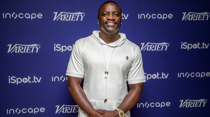  Akon (Singer, Homme d'affaires) Variété Studio Présenté par 